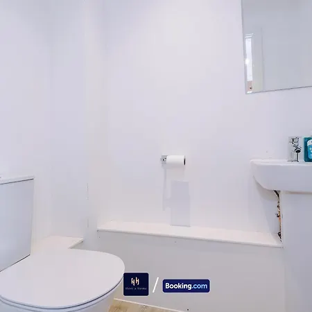 Modern 2 Bed Apartment With Balcony By Host A Home Manchester Exterior foto