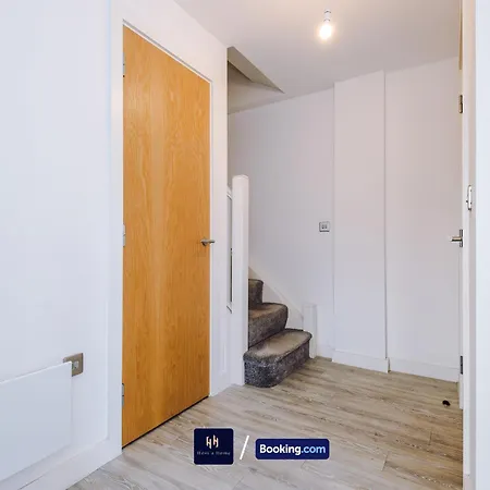 Modern 2 Bed Apartment With Balcony By Host A Home Manchester Exterior foto