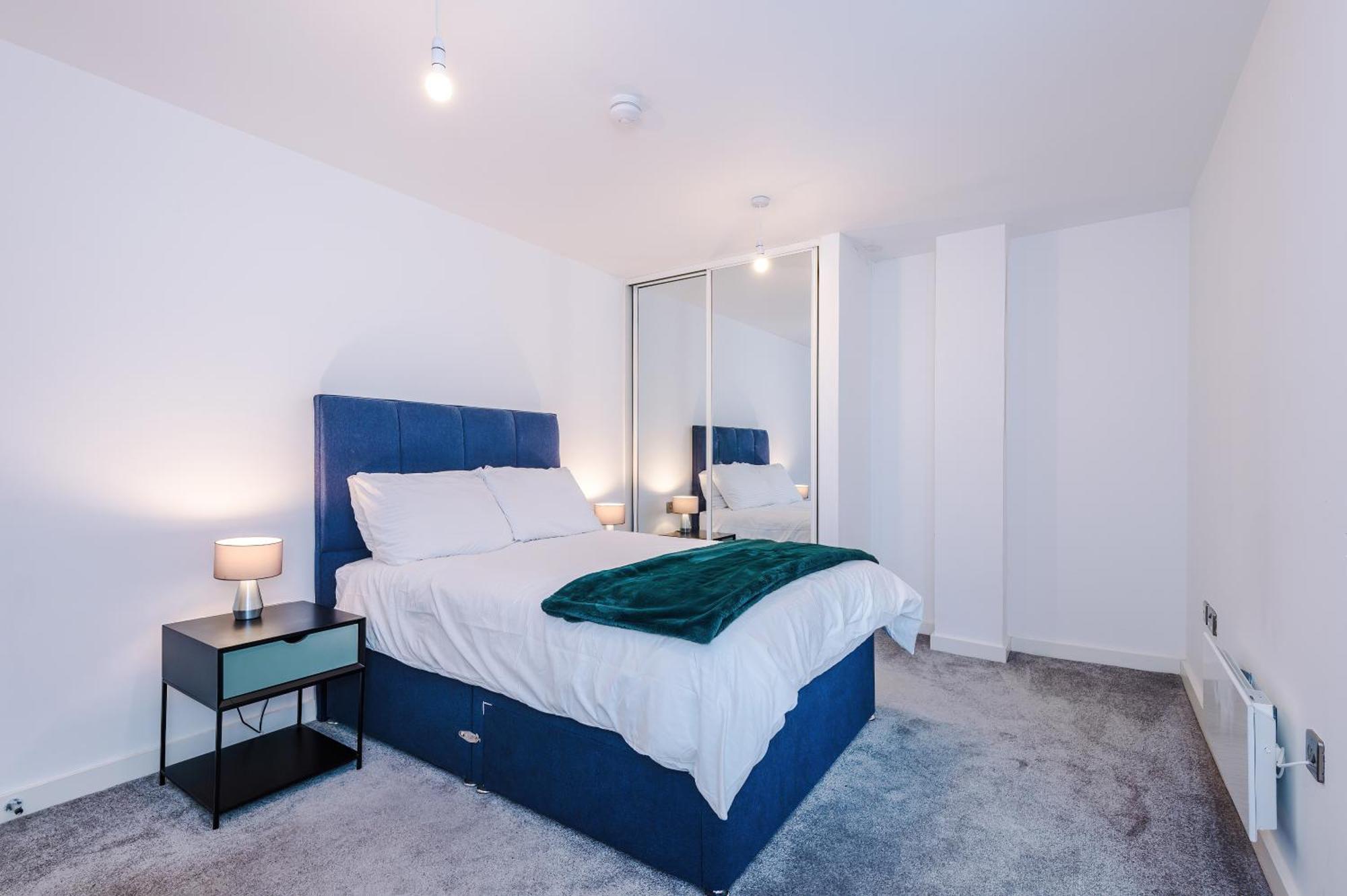 Modern 2 Bed With Balcony By Host A Manchester