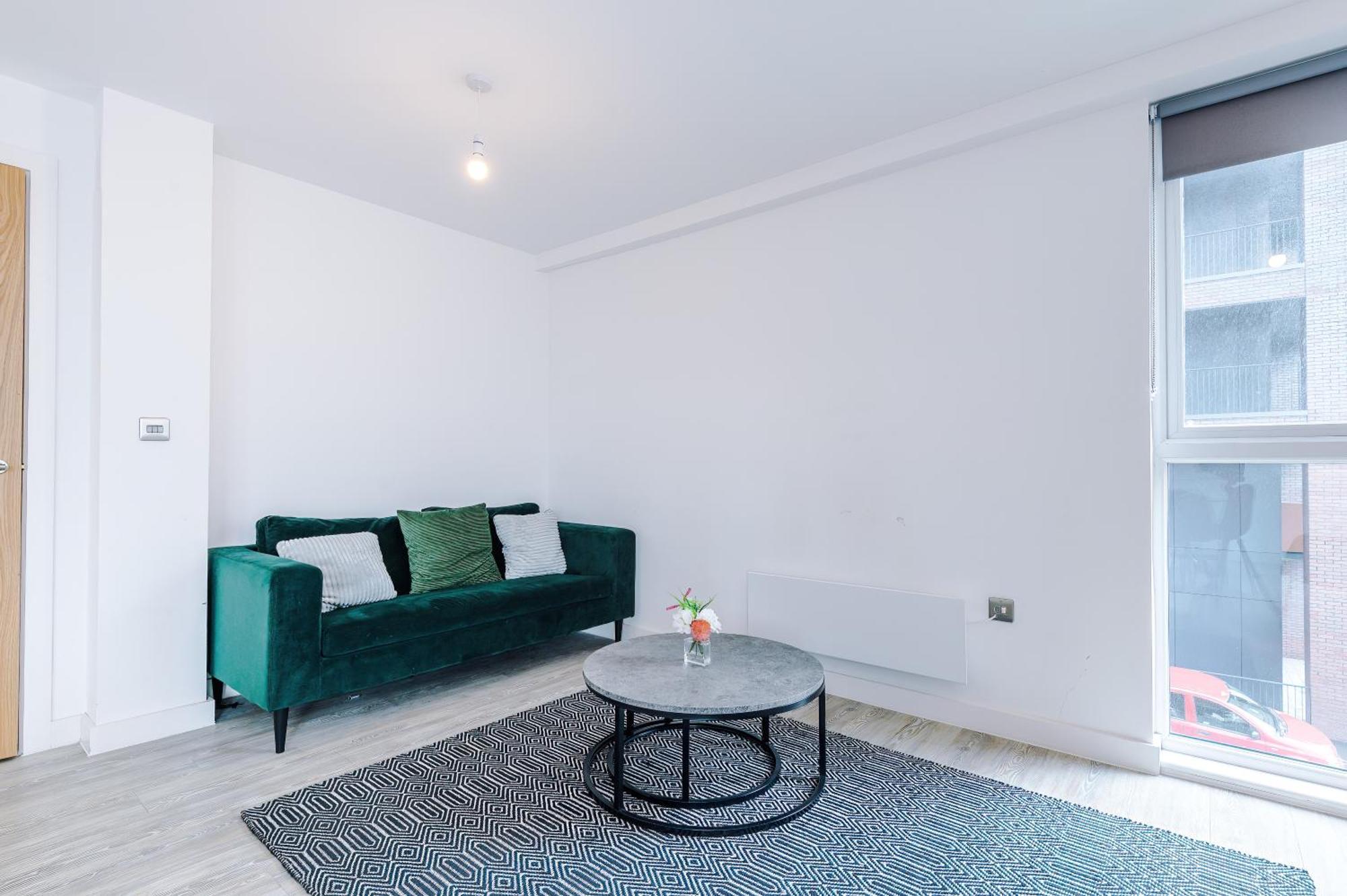 Modern 2 Bed With Balcony By Host A * Manchester