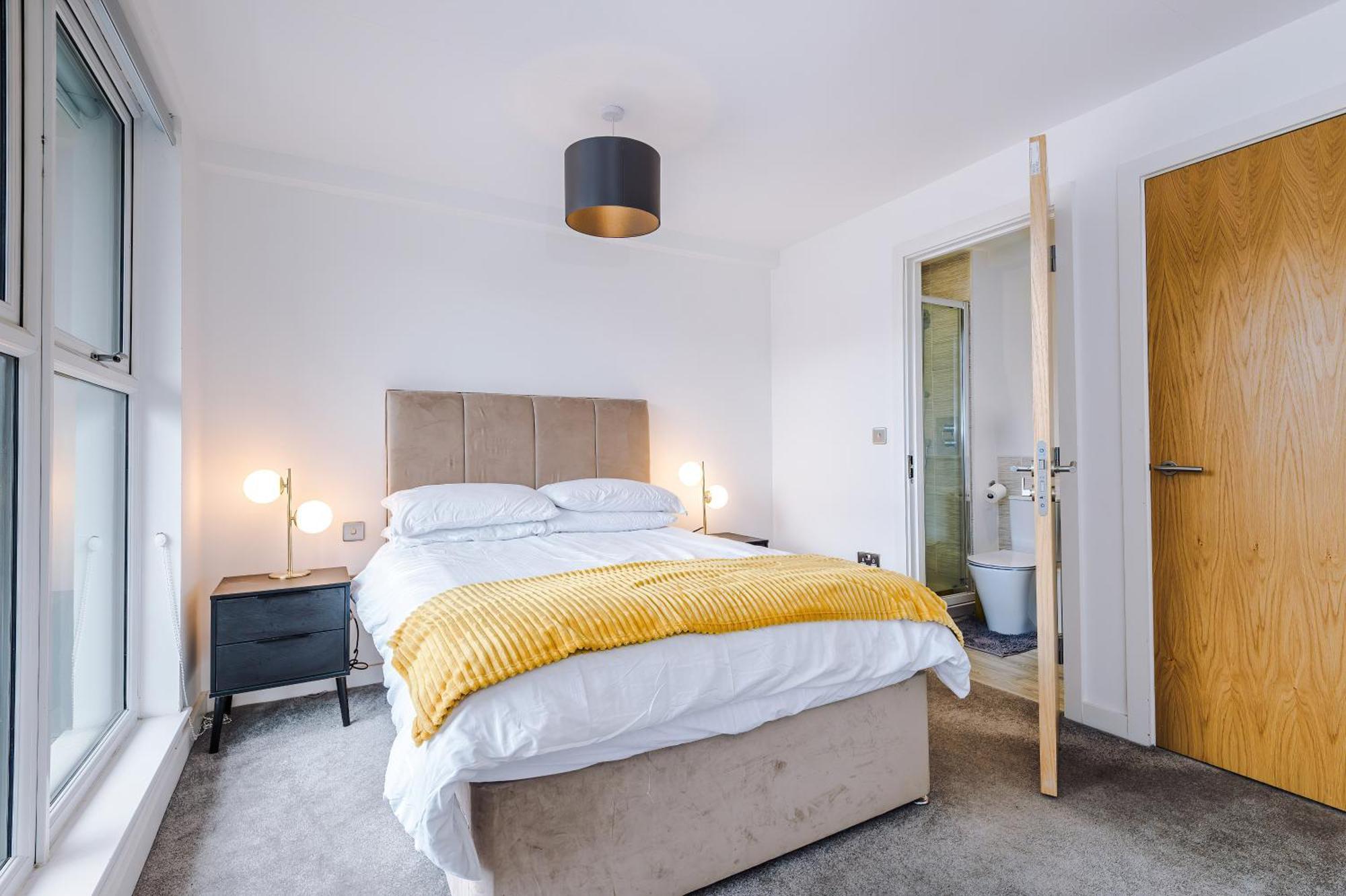 Apartment Modern 2 Bed With Balcony By Host A
