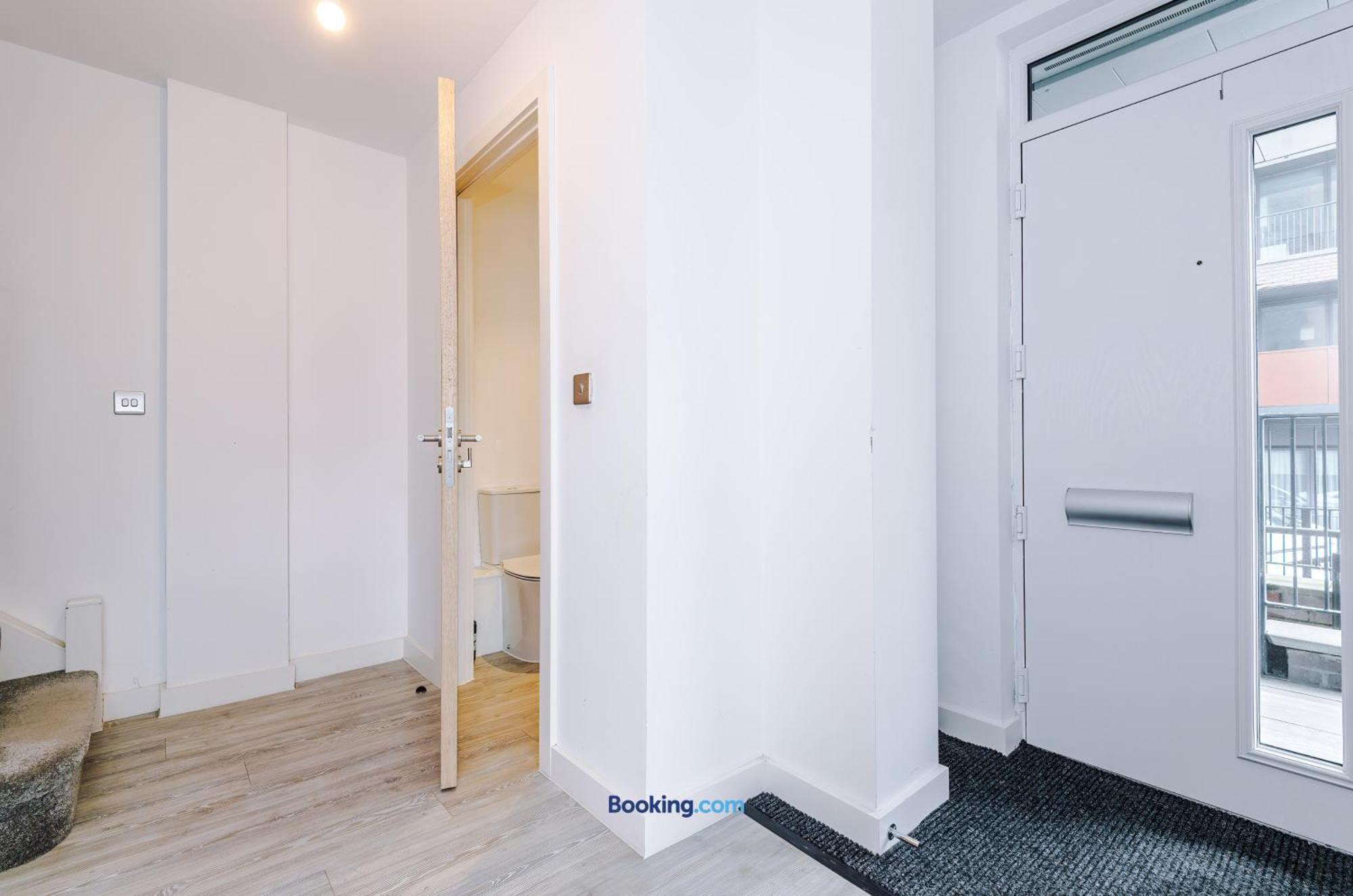 Apartamento Modern 2 Bed With Balcony By Host A *