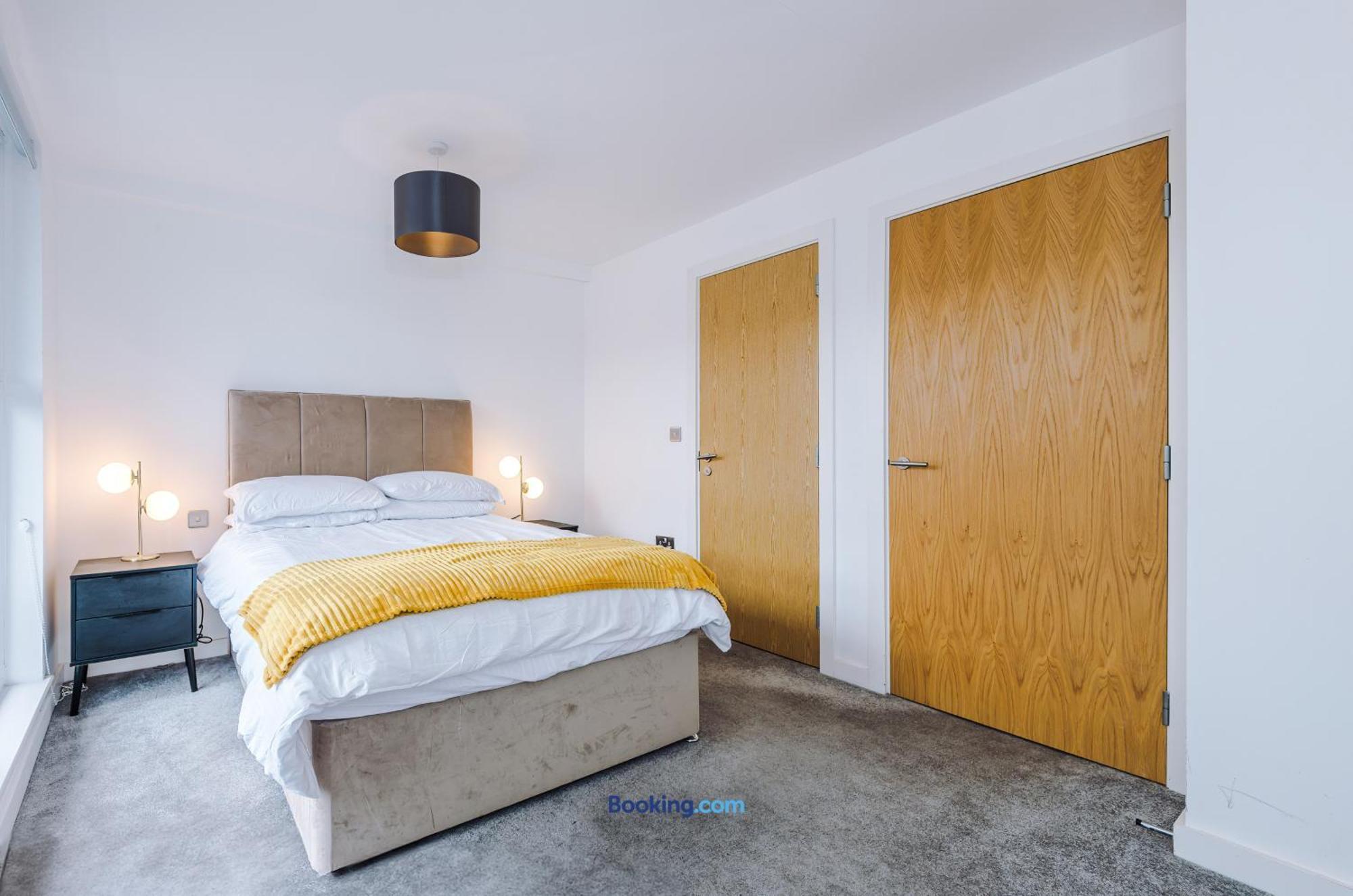 Apartment Modern 2 Bed With Balcony By Host A *