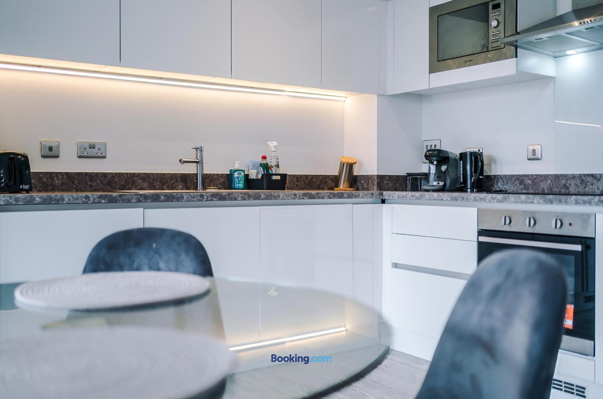 Apartamento Modern 2 Bed With Balcony By Host A