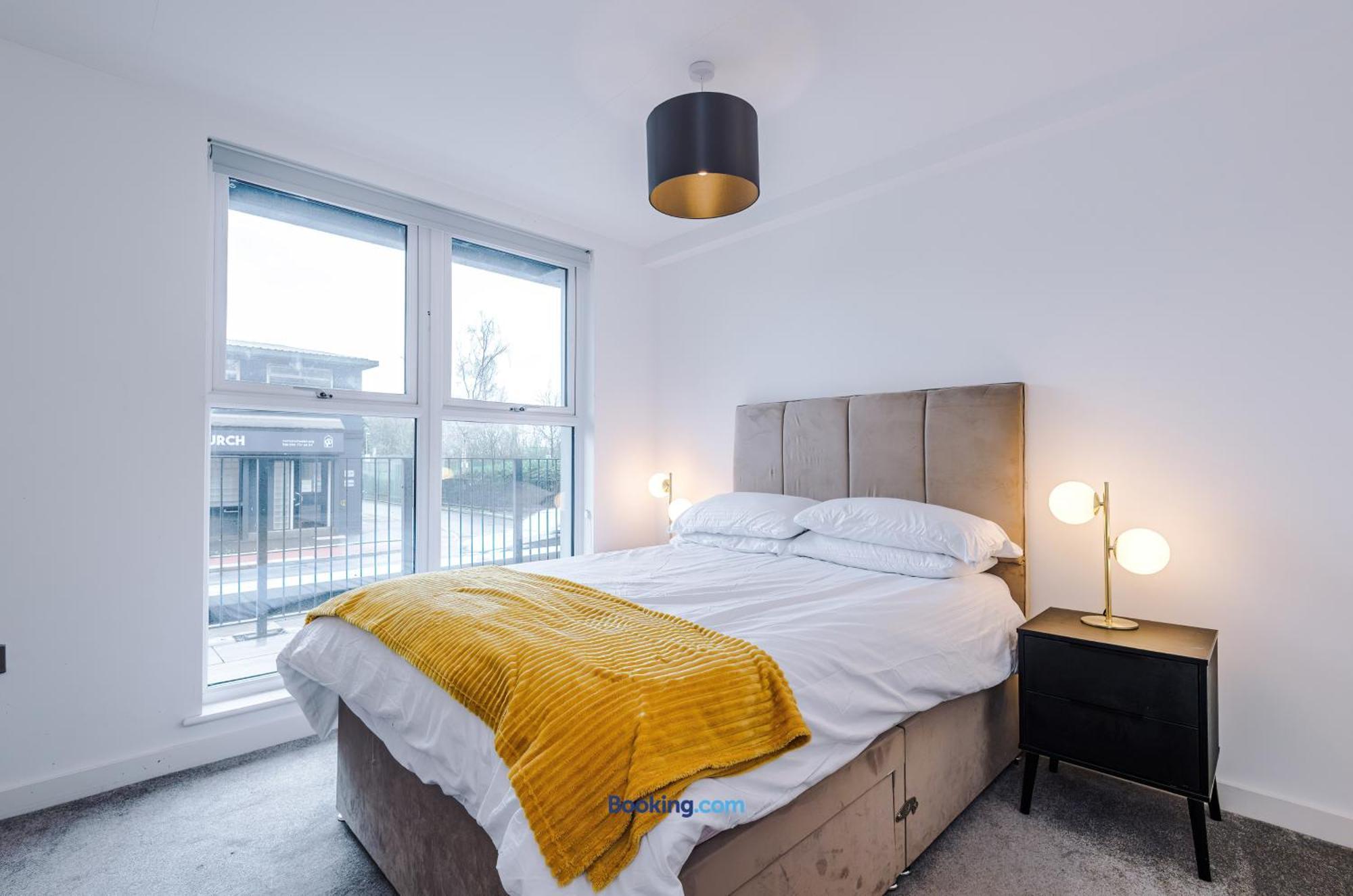 Apartment Modern 2 Bed With Balcony By Host A *