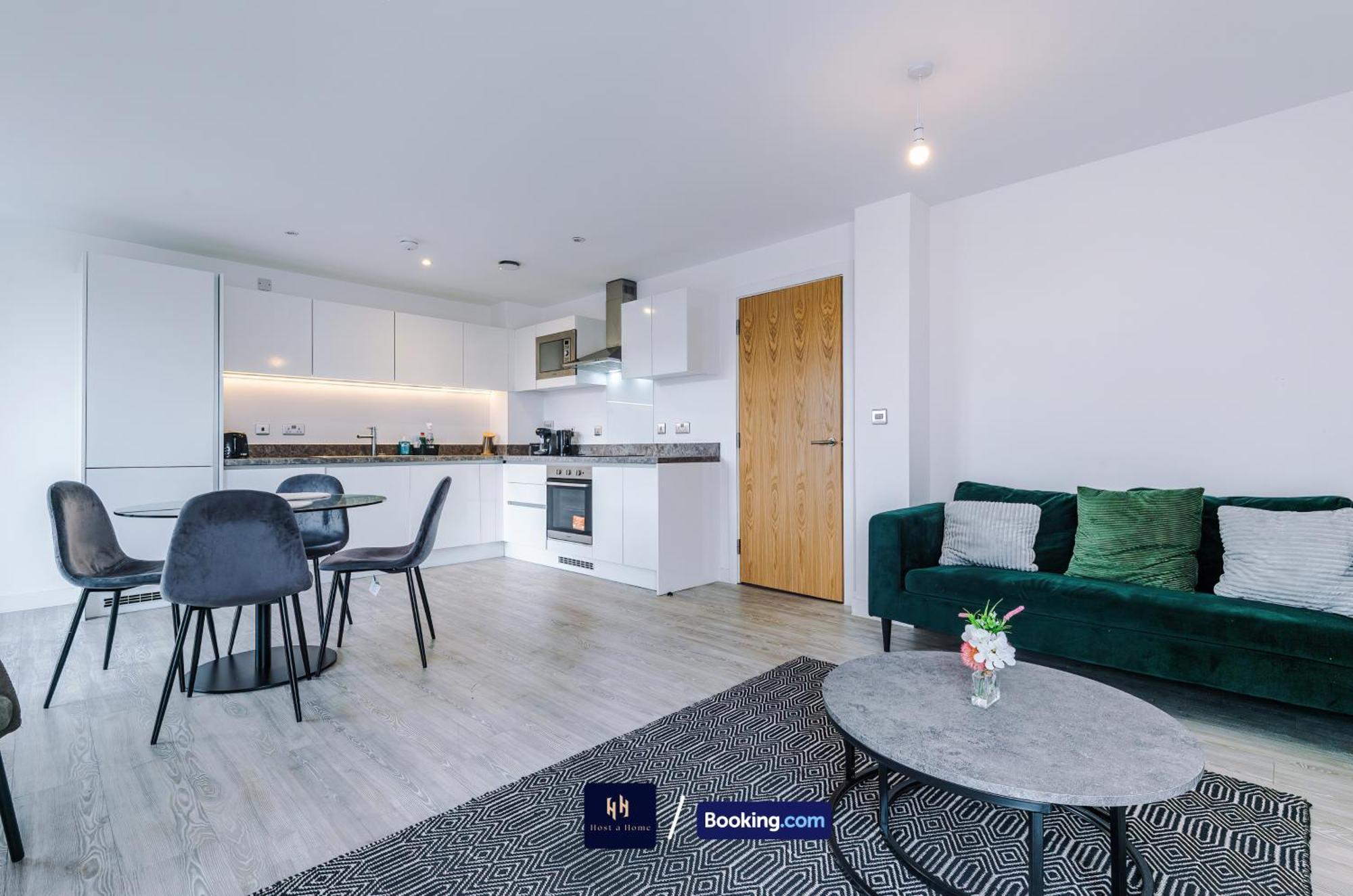 Modern 2 Bed With Balcony By Host A Apartment *