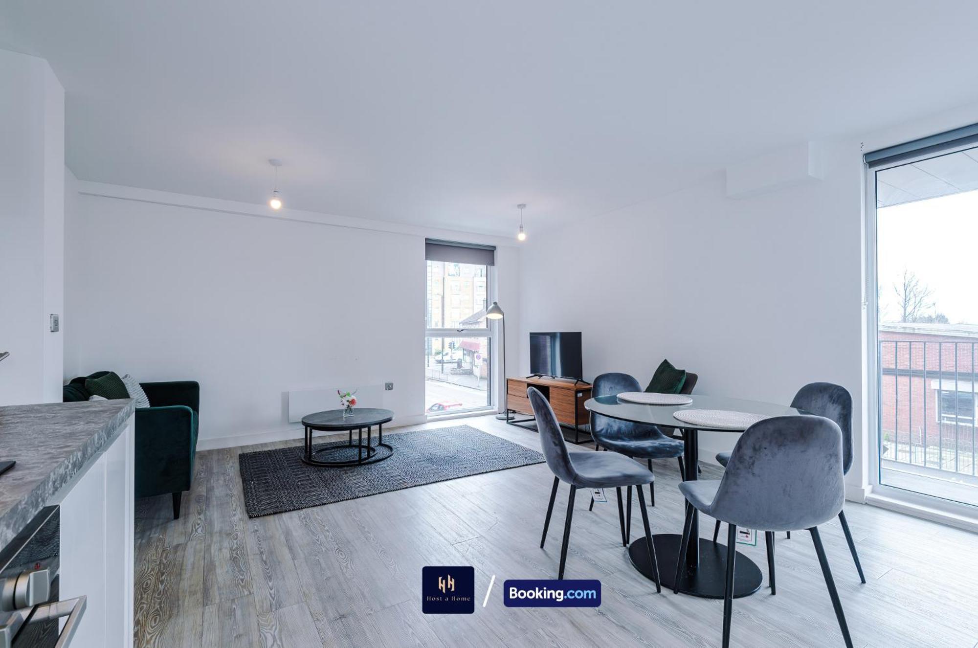 Apartment Modern 2 Bed With Balcony By Host A