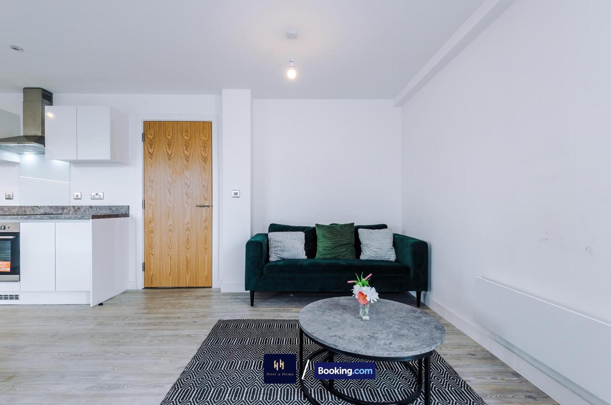 Modern 2 Bed With Balcony By Host A * Manchester