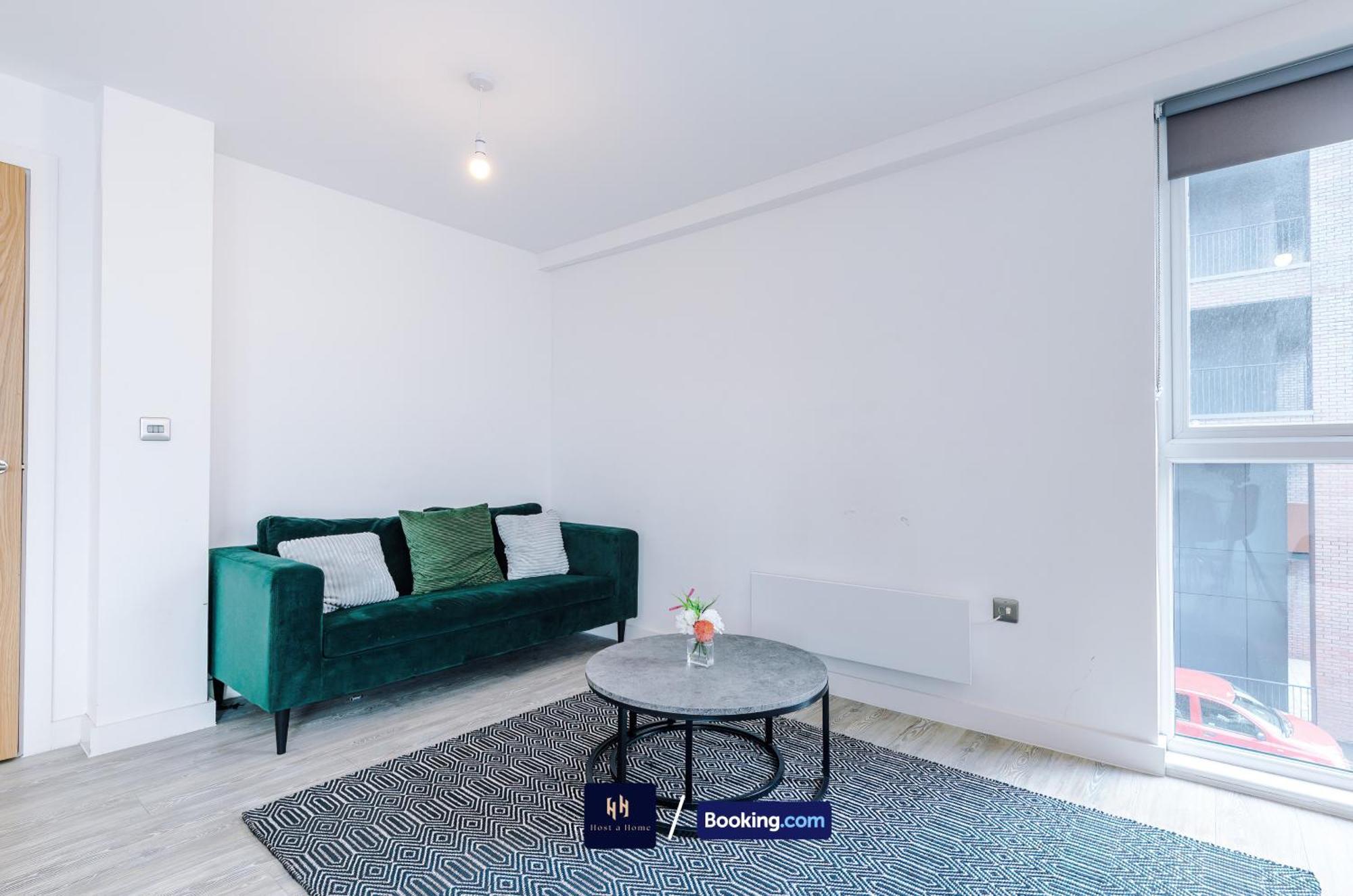 Modern 2 Bed With Balcony By Host A Apartamento
