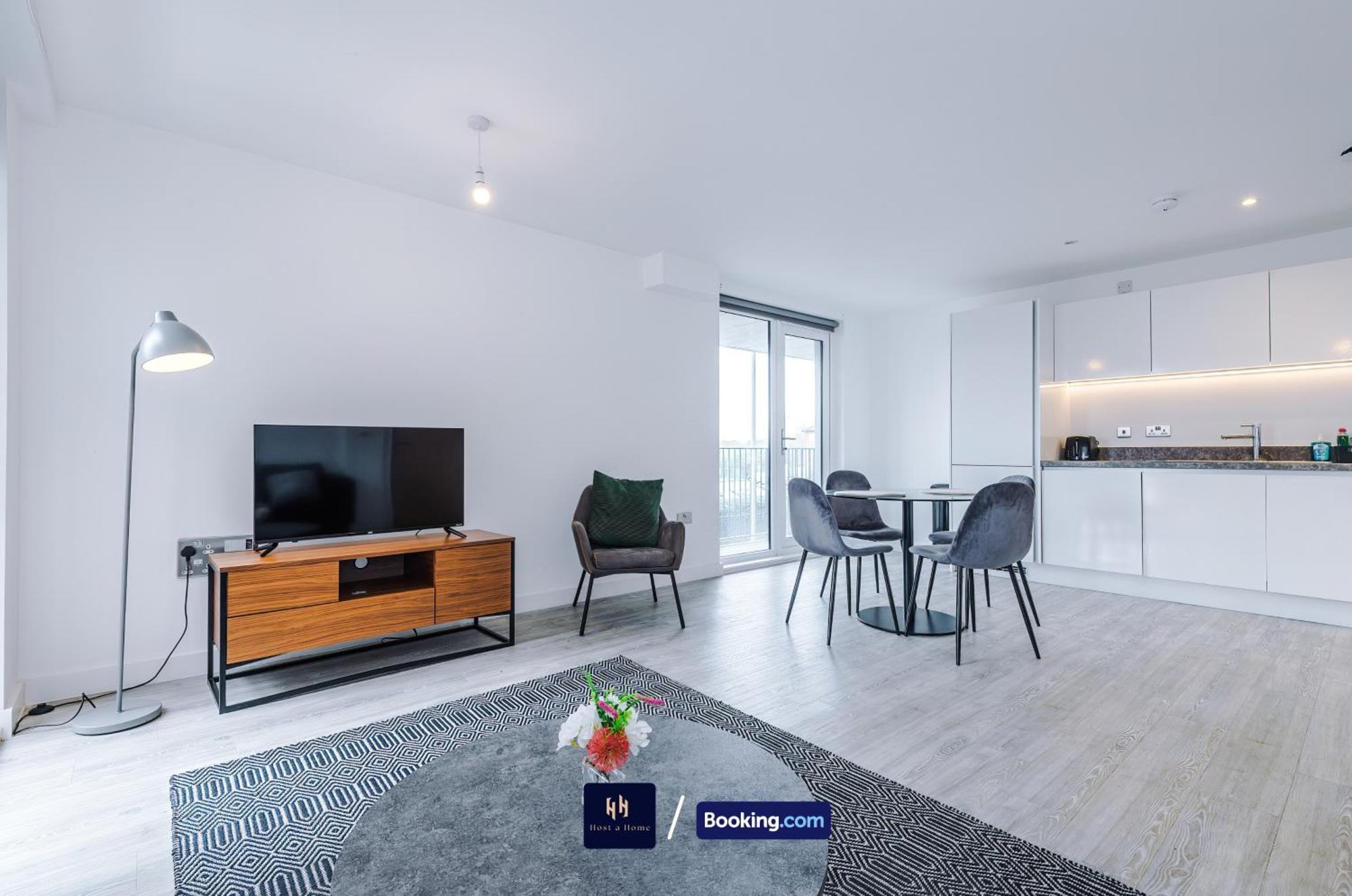 Modern 2 Bed With Balcony By Host A Apartment *