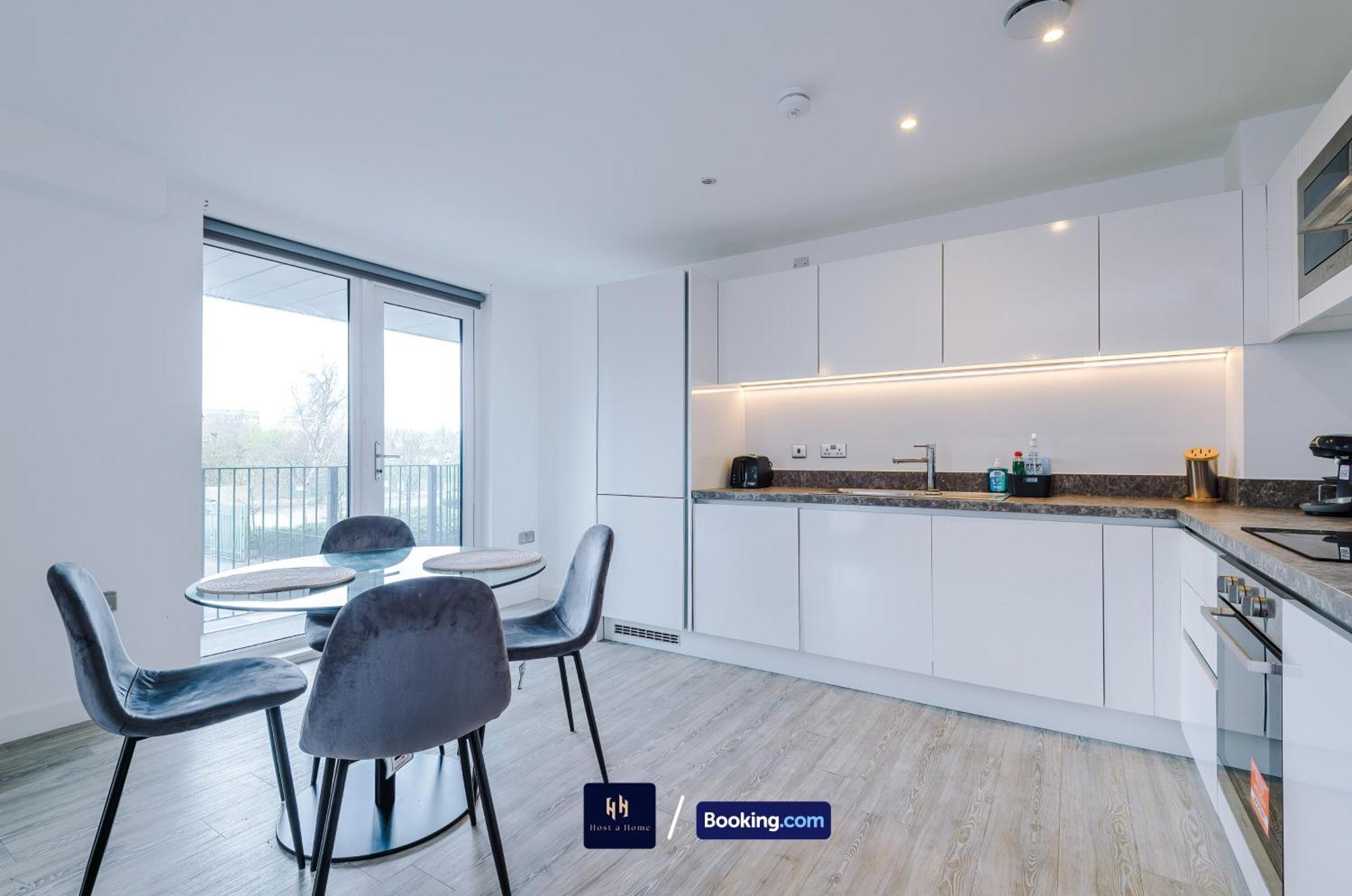 Apartment Modern 2 Bed With Balcony By Host A *