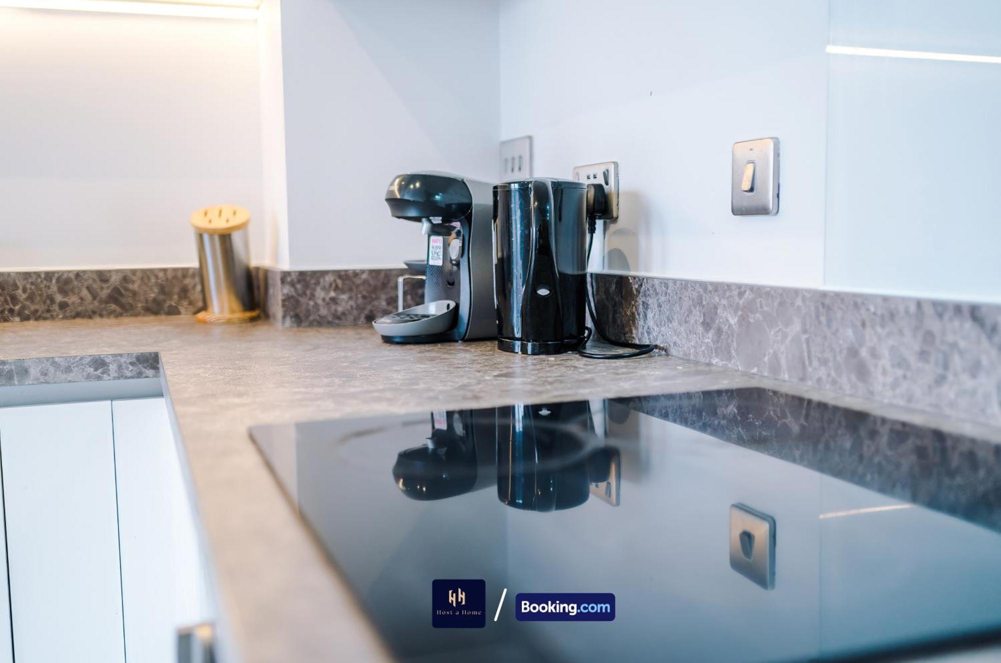 Modern 2 Bed With Balcony By Host A * Manchester